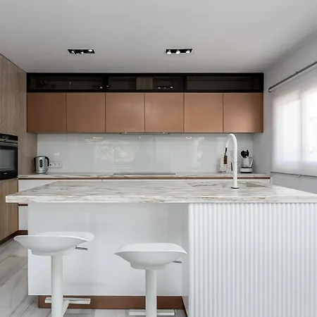 Βίλα Luxurious Close To Sea And Golf *