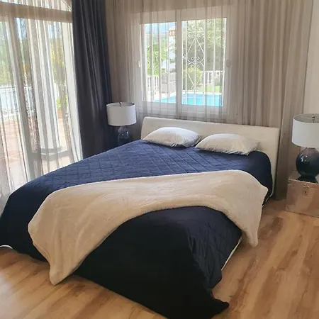 Luxurious Close To Sea And Golf Villa Marbella