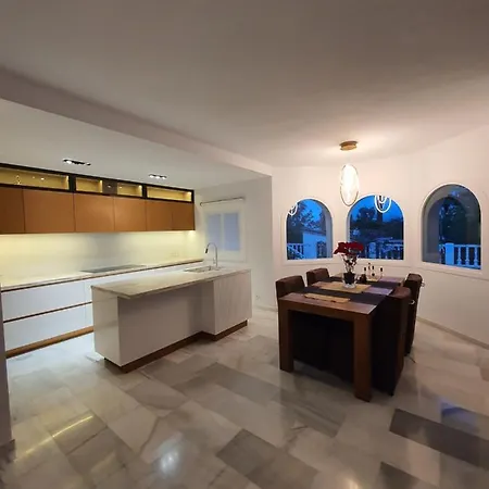Luxurious Close To Sea And Golf Villa *