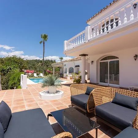 Luxurious Close To Sea And Golf