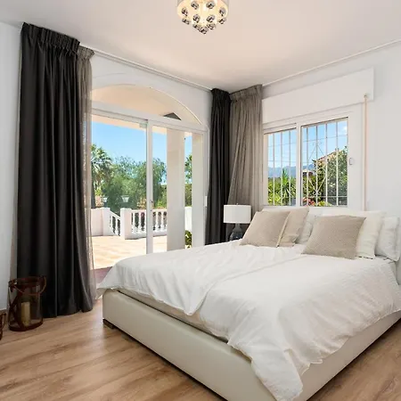 Luxurious Close To Sea And Golf