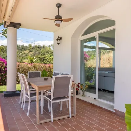 Villa Luxurious Close To Sea And Golf