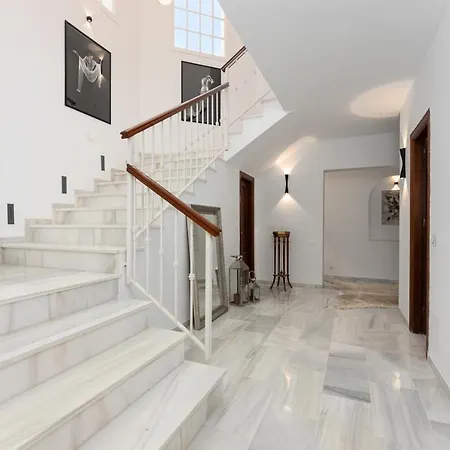 Luxurious Close To Sea And Golf Villa Marbella