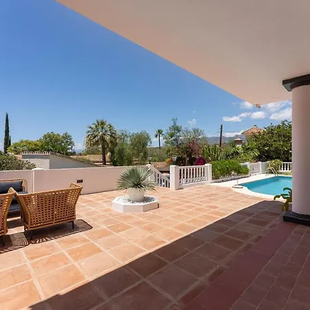 Villa Luxurious Close To Sea And Golf